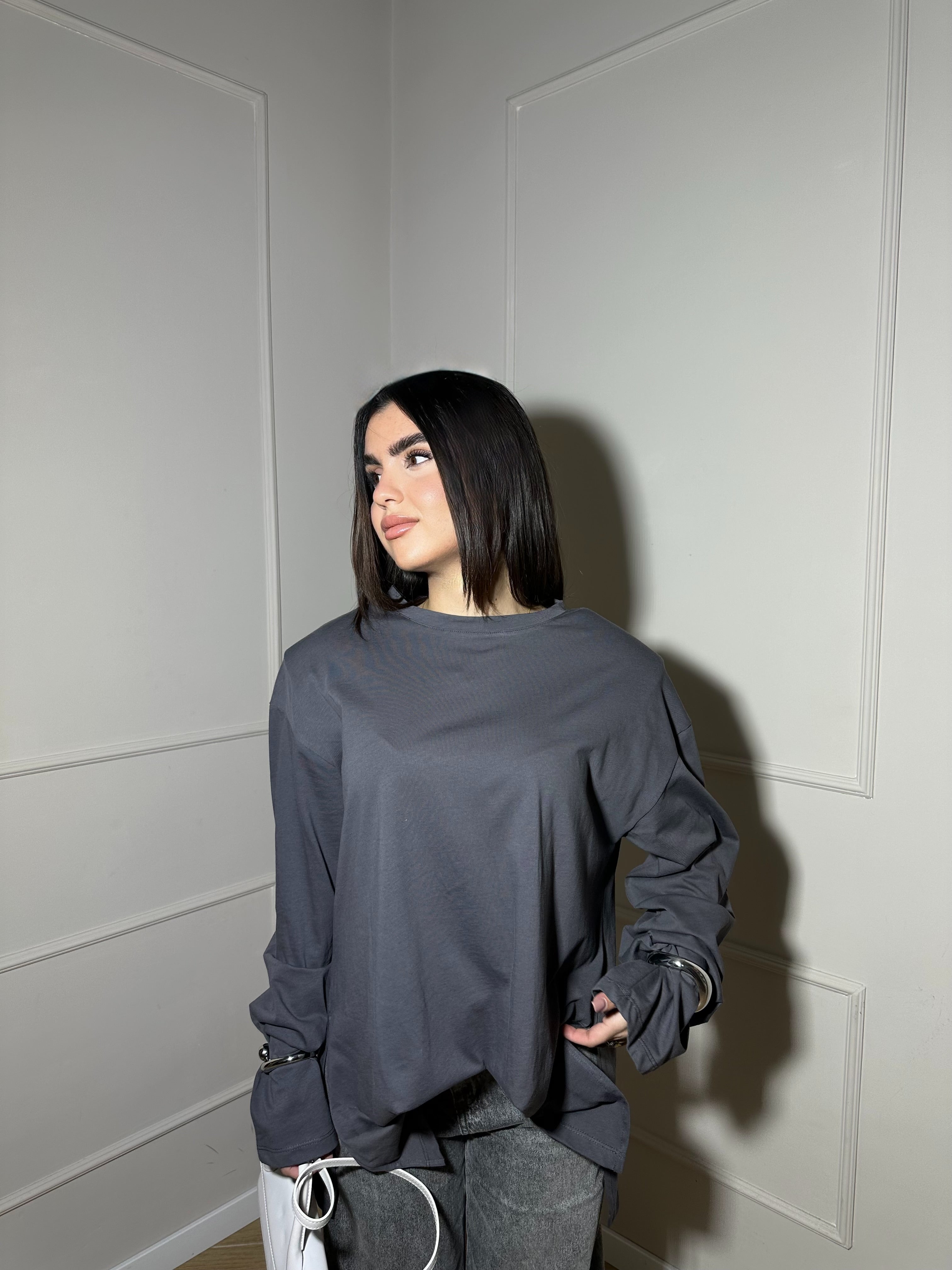 Maglia over con maxi spallina