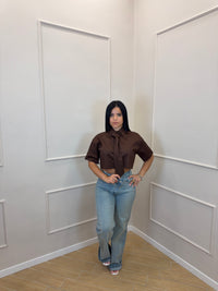 Camicia crop con cravatta